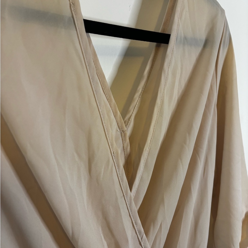Chic Two-Tone V-Neck Romper - Picture 6 of 10